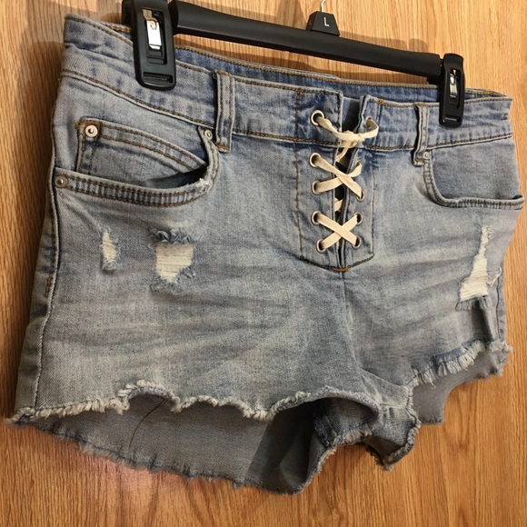 Billabong Lite Hearted Distress Laceup shorts 27 - Picture 5 of 11